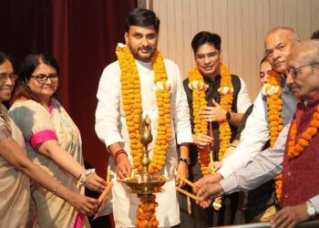 सी.एम.एस. शिक्षकों का हुआ भव्य सम्मान ,शिक्षकों ने निकाला ‘चरित्र निर्माण मार्च’