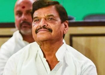 इनको ये नहीं पता की सरकारें बदलती हैं- अधिकारियों पर भड़के शिवपाल