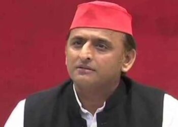 खतरनाक कोरोना वैक्सीन लगी है वो कैसे वापस आएगी? अखिलेश ने बीजेपी को घेरा
