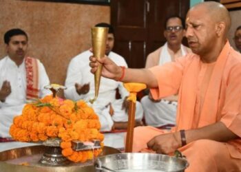अक्षय तृतीया पर रुद्राभिषेक कर सीएम योगी ने की प्रदेशवासियों के सुख-समृद्धि की कामना