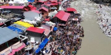 भक्तों का सैलाब संभालना मुश्किल, चारधाम में इस बार रिकॉर्ड भीड़; इंतजाम बढ़ाने में जुटी सरकार