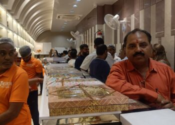 बीजेपी लखनऊ महानगर अध्यक्ष ने किया मेहता स्वीट हाउस का उद्घाटन