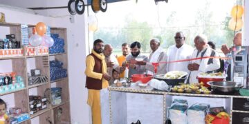 श्री आरुष इलेक्ट्रॉनिक प्रतिष्ठान का लोकार्पण कर शुभकामनाएं एवं बधाई दी , डा.अमित सिंह चौहान ,विधायक बीकापुर अयोध्या