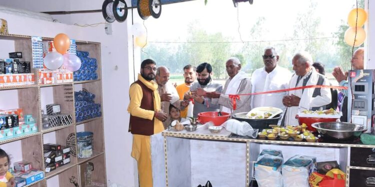 श्री आरुष इलेक्ट्रॉनिक प्रतिष्ठान का लोकार्पण कर शुभकामनाएं एवं बधाई दी , डा.अमित सिंह चौहान ,विधायक बीकापुर अयोध्या