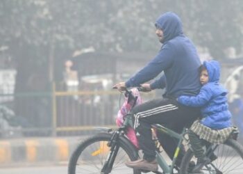 दिल्ली में 9 डिग्री तक गिरा पारा, इन राज्यों में बारिश बनेगी आफत, यूपी में कैसा रहेगा मौसम का हाल