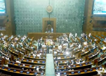 भाजपा और कांग्रेस ने लोकसभा सांसदों को तीन लाइन का व्हिप जारी किया