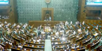 भाजपा और कांग्रेस ने लोकसभा सांसदों को तीन लाइन का व्हिप जारी किया