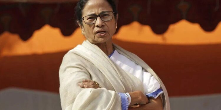 ममता बनर्जी ने बांग्लादेश की हालत पर जताई चिंता, संयुक्त राष्ट्र से मदद लेने की अपील की