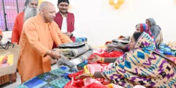 हर जरूरतमंद को सम्मानजनक आश्रय देने के लिए ‘डबल इंजन’ सरकार प्रतिबद्ध : सीएम योगी