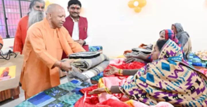 हर जरूरतमंद को सम्मानजनक आश्रय देने के लिए ‘डबल इंजन’ सरकार प्रतिबद्ध : सीएम योगी