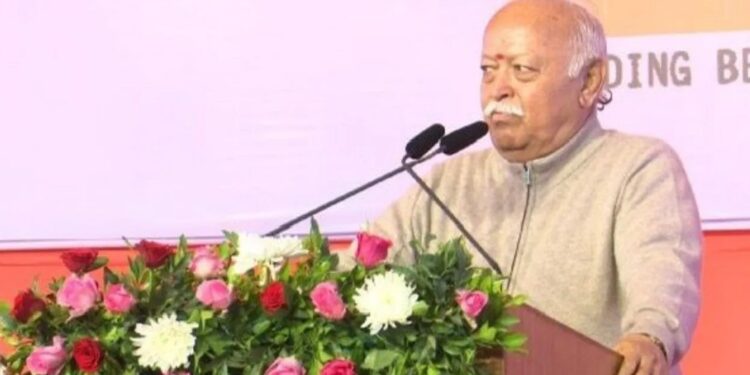 अतिवादिता छोड़कर धर्म का मध्यम मार्ग लेकर चलना है… संघ प्रमुख मोहन भागवत का नया बयान