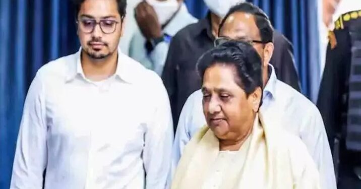 मायावती के भतीजे ने राहुल और प्रियंका गांधी पर साधा निशाना, कह दी इतनी बड़ी बात की…