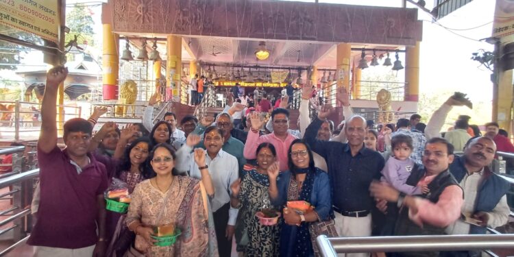 लखनऊ जन विकास महासभा के योग प्रकोष्ठ द्वारा माता चंडिका देवी के दर्शन एवं बाटी चोखे कार्यक्रम का आयोजन