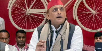 Noida Trade Show के बीच अखिलेश यादव ने BJP पर साधा निशाना, किसानों को दिया भरोसा