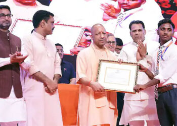 लखनऊ से योगी आदित्यनाथ का ऐलान, ₹89.96 करोड़ ट्रांसफर कर 3.96 लाख छात्रों को दी राहत