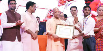 लखनऊ से योगी आदित्यनाथ का ऐलान, ₹89.96 करोड़ ट्रांसफर कर 3.96 लाख छात्रों को दी राहत