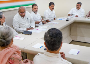 CWC Meeting, खरगे का BJP पर हमला, नीतीश को बताया ‘बोझ’, योगी पर कसा तंज – “खुद को मानते हैं पीएम मोदी का उत्तराधिकारी”