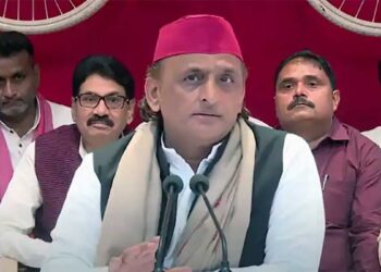 अयोध्या दीपोत्सव से डिप्टी सीएम गायब, अखिलेश यादव का तंज,अबकी बार डिप्टी सीएम बाहर