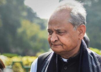 बिहार चुनाव से पहले फ्रेंडली फाइट पर सुलह के संकेत, लालू से मिले अशोक गहलोत बोले सारे भ्रम जल्द दूर होंगे