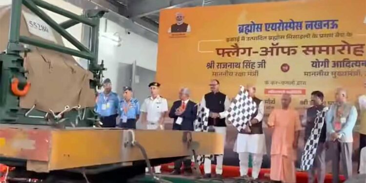 लखनऊ से रवाना हुई ब्रह्मोस मिसाइलों की पहली खेप, रक्षामंत्री राजनाथ सिंह बोले,अब लखनऊ सिर्फ तहज़ीब नहीं, टेक्नोलॉजी का शहर है