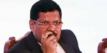 CJI गवई पर जूता फेंकने वाले वकील राकेश किशोर पर अब चलेगा अवमानना का मुकदमा