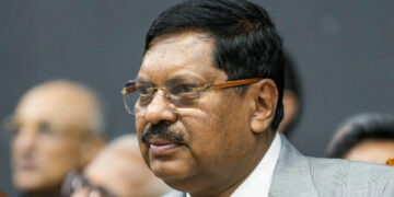 CJI गवई पर जूता फेंकने की कोशिश पर विपक्ष भड़का, सोनिया-राहुल ने की कड़ी निंदा, बोले—ये संविधान पर हमला है