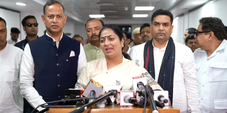 दिवाली पर दिल्ली में क्या जलेंगे पटाखे, CM रेखा गुप्ता ने दी बड़ी जानकारी