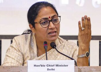 सीएम रेखा गुप्ता का पलटवार, AQI का डेटा उठाकर देख लें, विपक्ष पर साधा निशाना, छठ पर्व की तैयारियों पर दिया बड़ा अपडेट
