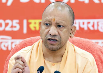 यूपी में सफाईकर्मियों को जल्द मिलेगा बड़ा तोहफा, योगी बोले– 16 से 20 हजार रुपये भेजे जाएंगे खातों में