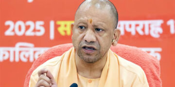 यूपी में सफाईकर्मियों को जल्द मिलेगा बड़ा तोहफा, योगी बोले– 16 से 20 हजार रुपये भेजे जाएंगे खातों में