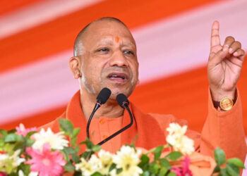 दिवाली से पहले योगी सरकार का बड़ा तोहफा, 8 लाख कर्मचारियों को मिलेगा बोनस