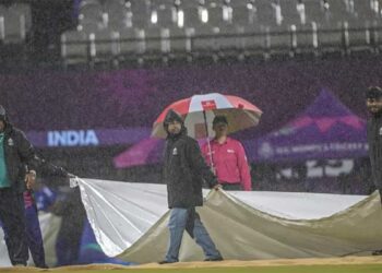 बारिश से अधर में लटका भारत-ऑस्ट्रेलिया सेमीफाइनल, अगर मैच रद्द हुआ तो कौन खेलेगा फाइनल में? जानें पूरा नियम