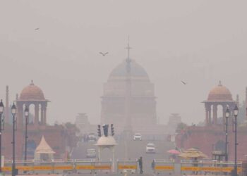 Delhi Pollution Update, आर्टिफिशियल रेन फेल, अब कुदरती बारिश से गिरेगा AQI, Delhi-NCR में बौछारों से राहत की उम्मीद