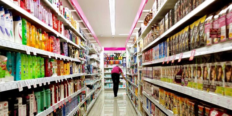 GST 2.0 के बाद FMCG कंपनियों की नई रणनीति, अब वही दाम, लेकिन ज्यादा सामान