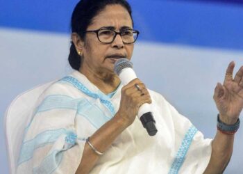 ममता बनर्जी का केंद्र पर निशाना, ये शांति के हित में नहीं, PM मोदी को लिखी चिट्ठी में वार्ताकार की नियुक्ति रद्द करने की मांग