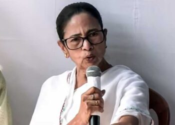दुर्गापुर गैंगरेप केस पर ममता बनर्जी का बयान विवादों में, परिवार बोला—घटना आधी रात नहीं, रात 8 बजे की है