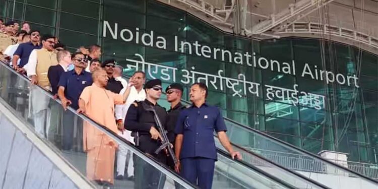 नोएडा इंटरनेशनल एयरपोर्ट बना उत्तर प्रदेश के विकास का नया प्रतीक, सीएम योगी ने किया निरीक्षण