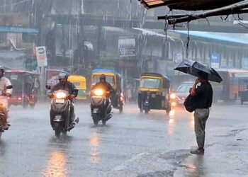 Cyclone Mountha Effect in UP, यूपी में चक्रवाती तूफान मोंथा का कहर, 31 जिलों में भारी बारिश और तेज हवाओं का अलर्ट जारी