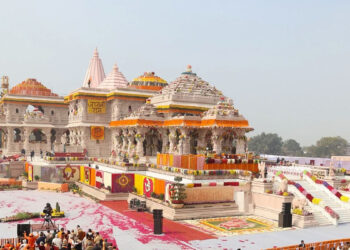 अयोध्या में मुस्लिम दंपती ने किए रामलला के दर्शन, बोले– मंदिर देखकर आत्मिक शांति मिली, CM योगी की खुलकर की तारीफ