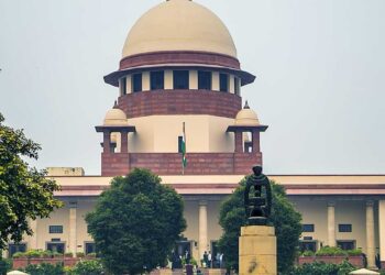 MBBS बनाम आयुष डॉक्टर, Supreme Court की बड़ी बेंच तय करेगी, क्या मिलेगा समान वेतन और सेवा शर्तें?