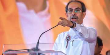 'भारत-पाक मैच देखने वाले देशद्रोही', उद्धव ठाकरे के बयान से छिड़ी बहस