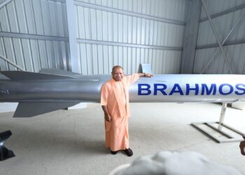 लखनऊ से रवाना होगी ब्रह्मोस मिसाइल की पहली खेप, रक्षा मंत्री राजनाथ सिंह और CM योगी दिखाएंगे हरी झंडी