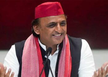 यूपी में 'वंदे मातरम' अनिवार्य, CM योगी के फैसले पर अखिलेश यादव का तीखा पलटवार, बोले- जबरदस्ती मुंह में लड्डू डाल दूं?