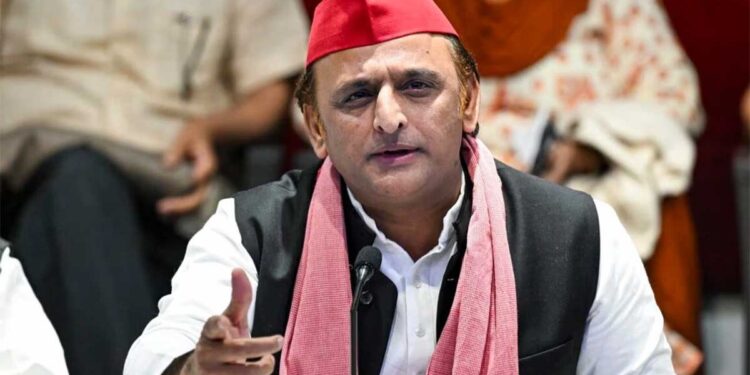 यूपी SIR विवाद में अखिलेश यादव का बड़ा दांव, बोले- आधार कार्ड के लिए सुप्रीम कोर्ट जाएंगे, अधिकारियों पर भी गंभीर आरोप