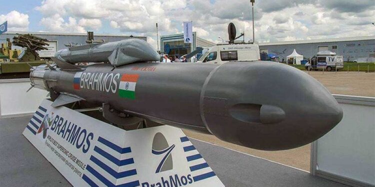 ऑपरेशन सिंदूर के बाद BrahMos की डिमांड में धमाकेदार उछाल, इंडोनेशिया बड़ी डील फाइनल करने ही वाला, जानें एक मिसाइल बनाने में कितना खर्च आता है