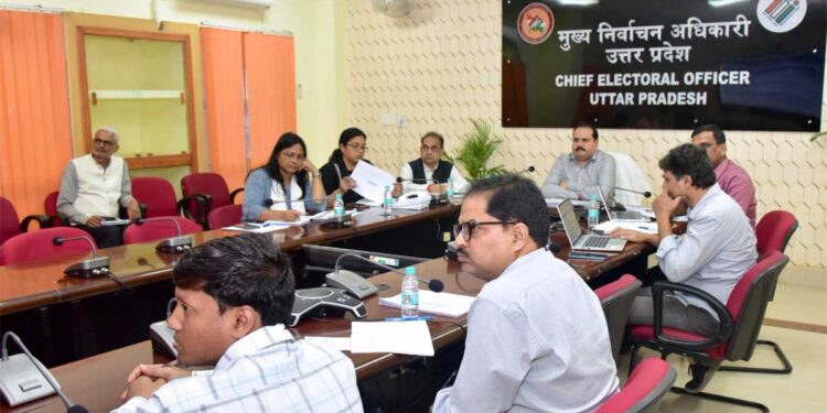 यूपी में SIR के बीच BLO को मिली बड़ी राहत, डबल सैलरी के बाद अब चुनाव आयोग ने 11 दिसंबर तक बढ़ाई डेडलाइन