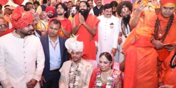 CM मोहन यादव के बेटे की शादी में राजनेताओं के साथ पहुंचे पंडित धीरेंद्र शास्त्री, बोले- ऐसा आयोजन सभी शहरों में होना चाहिए