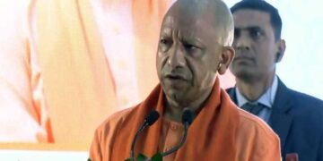 लखनऊ में 'दिव्य गीता प्रेरणा उत्सव', CM योगी बोले- भारत ने 'जियो और जीने दो' की प्रेरणा दी, RSS की सेवा भावना को सराहा