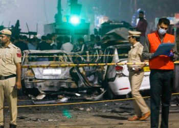 दिल्ली ब्लास्ट में 12 लोगों की मौत, राष्ट्रपति द्रौपदी मुर्मू ने गृहमंत्री अमित शाह से की बात, देश हाई अलर्ट पर