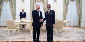 SCO समिट के लिए मॉस्को पहुंचे एस जयशंकर, राष्ट्रपति पुतिन से हुई मुलाकात, आगामी भारत यात्रा और वैश्विक मुद्दों पर हुई बात